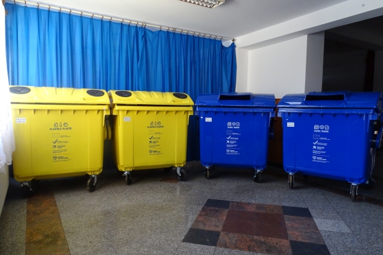 Dopremljeni spremnici za odvojeno prikupljanje plastike i papira