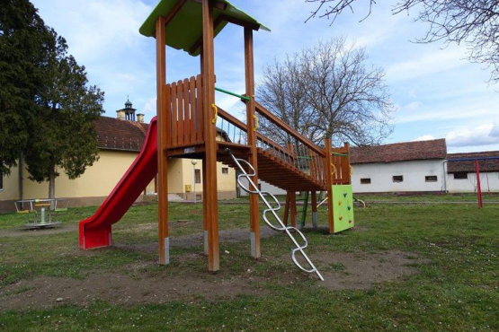 Dječje igralište u Novom Virju dobilo dva nova igrala