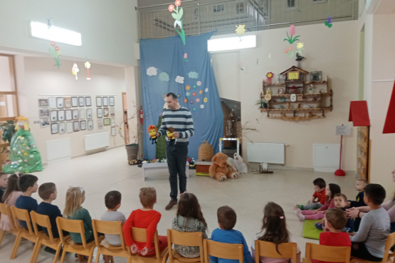 Projekt  “Posluži pčeli, posluži livadi“