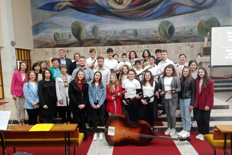 Tamburaški orkestar OŠ Molve uveličao misno slavlje u Novome Virju