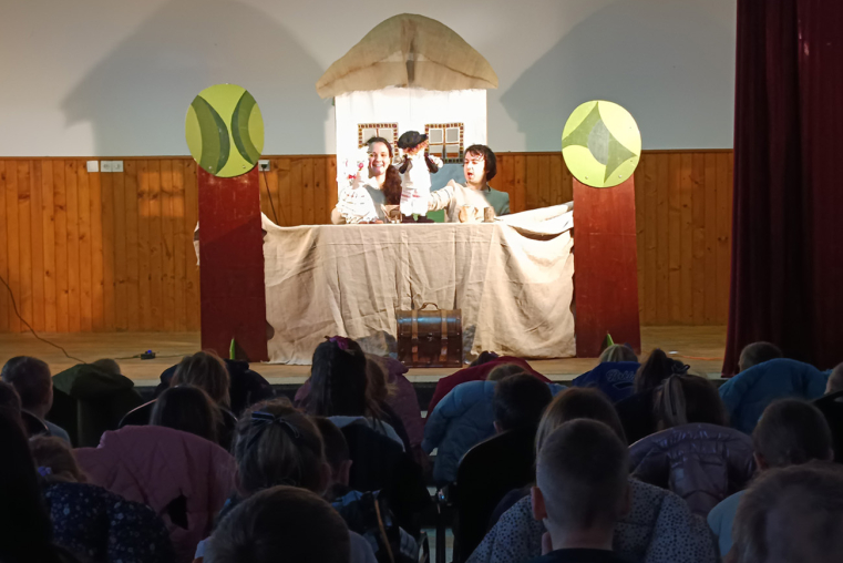 Lutkarska predstava „Škrinja s blagom moga djeda i bake"